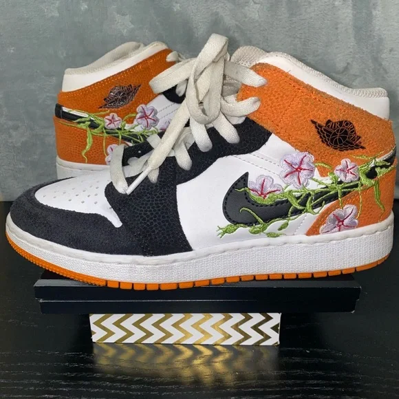 Nike Jordan 1 Mid SE Shoes girls size 5Y Floral Blossom Embroidery DQ8390-100 - Picture 3 of 12